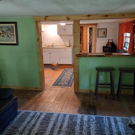 Adorable 1 Bedroom Honey House Rusk ภายนอก รูปภาพ