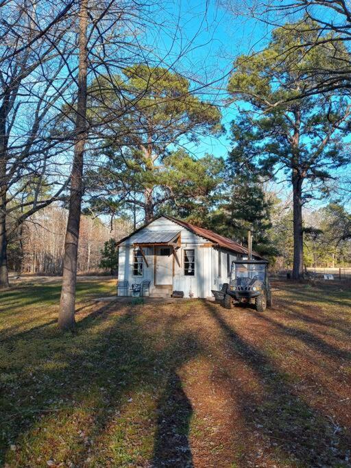Adorable 1 Bedroom Honey House Rusk ภายนอก รูปภาพ