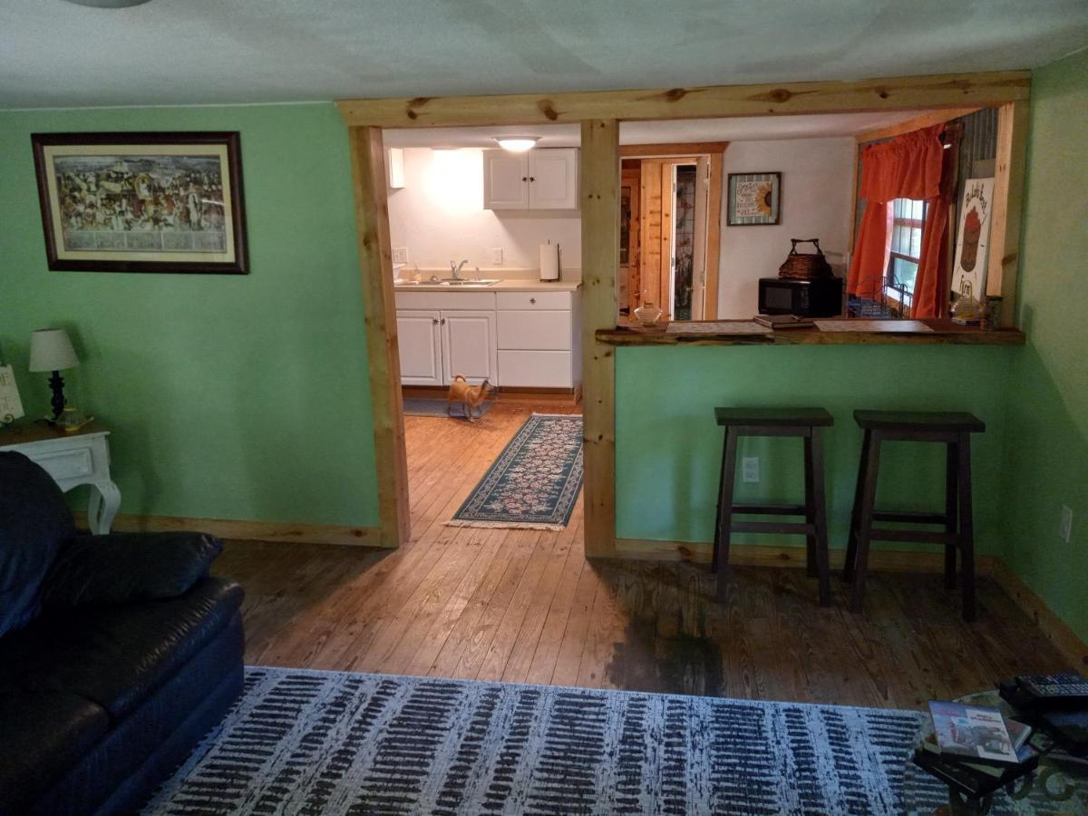Adorable 1 Bedroom Honey House Rusk ภายนอก รูปภาพ